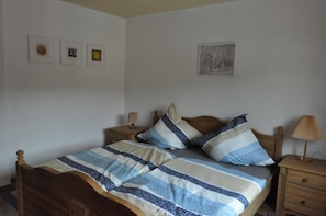 3 bedrooms, travel crib, free WiFi, bed sheets