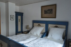 3 Schlafzimmer, Reisekinderbett, kostenloses WLAN, Bettwäsche