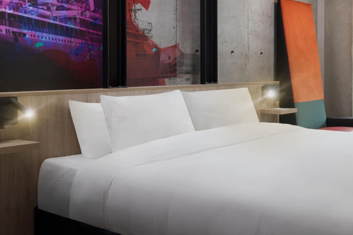 Spa Room | 1 sovrum, värdeförvaringsskåp på rummet och skrivbord