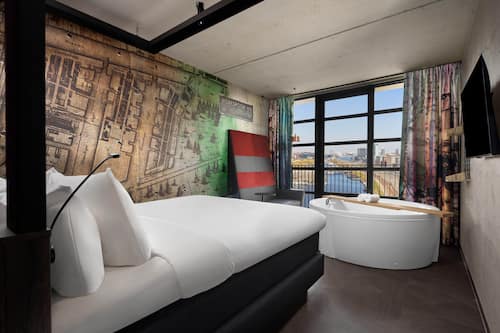 In-room safe, desk, laptop workspace, soundproofing
