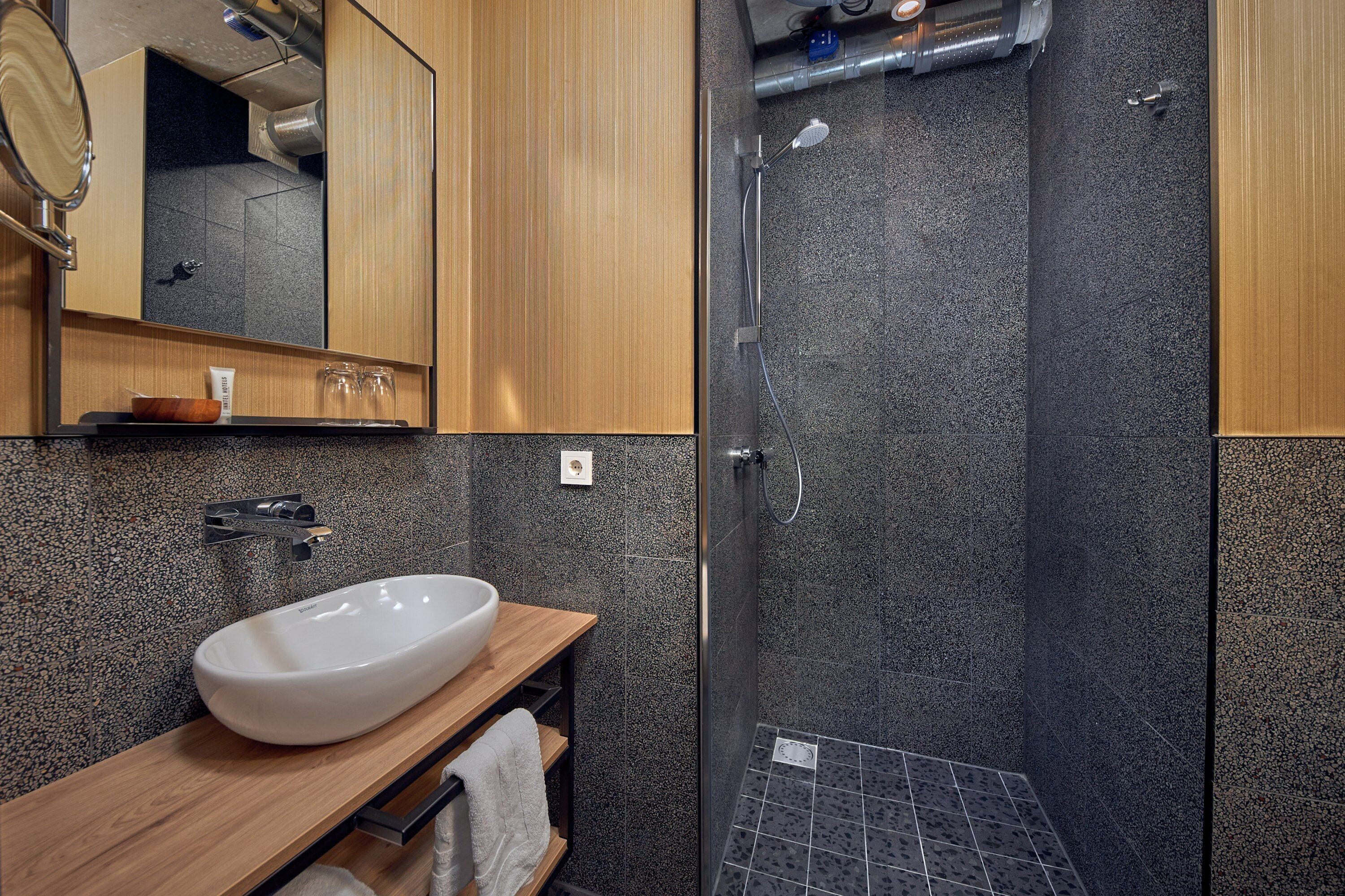 city twin panorama room | bathroom | free toiletries, hair dryer, towels, soap