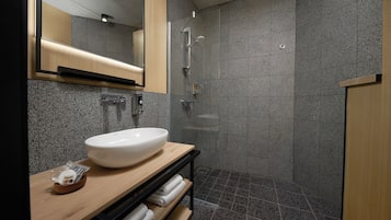 City Twin Room | Banheiro | Produtos de toalete grátis, secador de cabelo, toalhas de banho