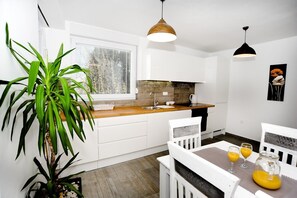 Fridge, microwave, oven, stovetop - Apartment Juraj 4+2-spacious apartment 50m from the sea (Petrcane)