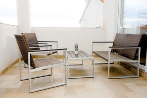 Terrace/patio - Apartment Juraj 4+2-spacious apartment 50m from the sea (Petrcane)