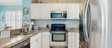 ثلاجة، ميكروويف، فرن، موقد طهي مسطح