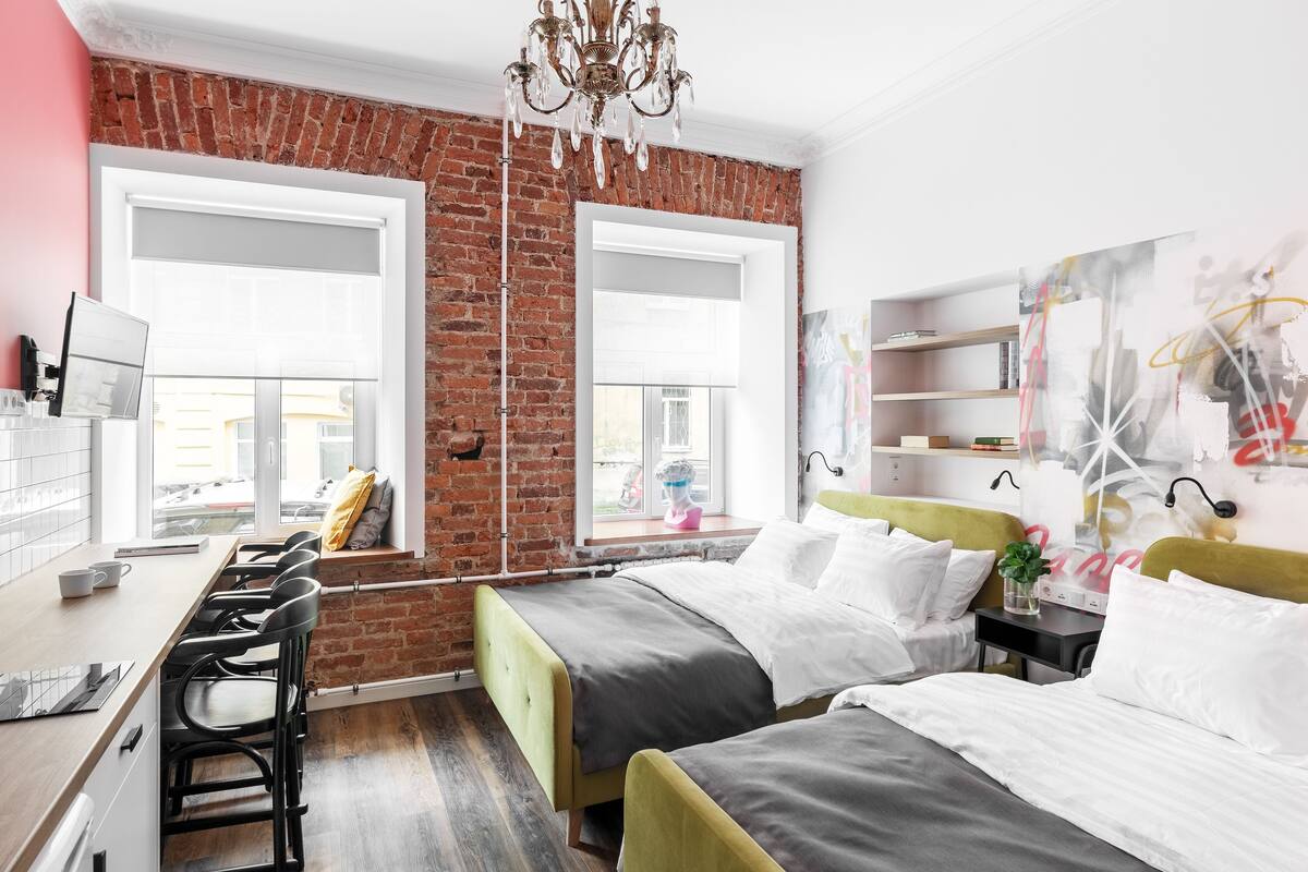 Design-Vierbettzimmer | Hochwertige Bettwaren, Daunenbettdecken, Select-Comfort-Betten