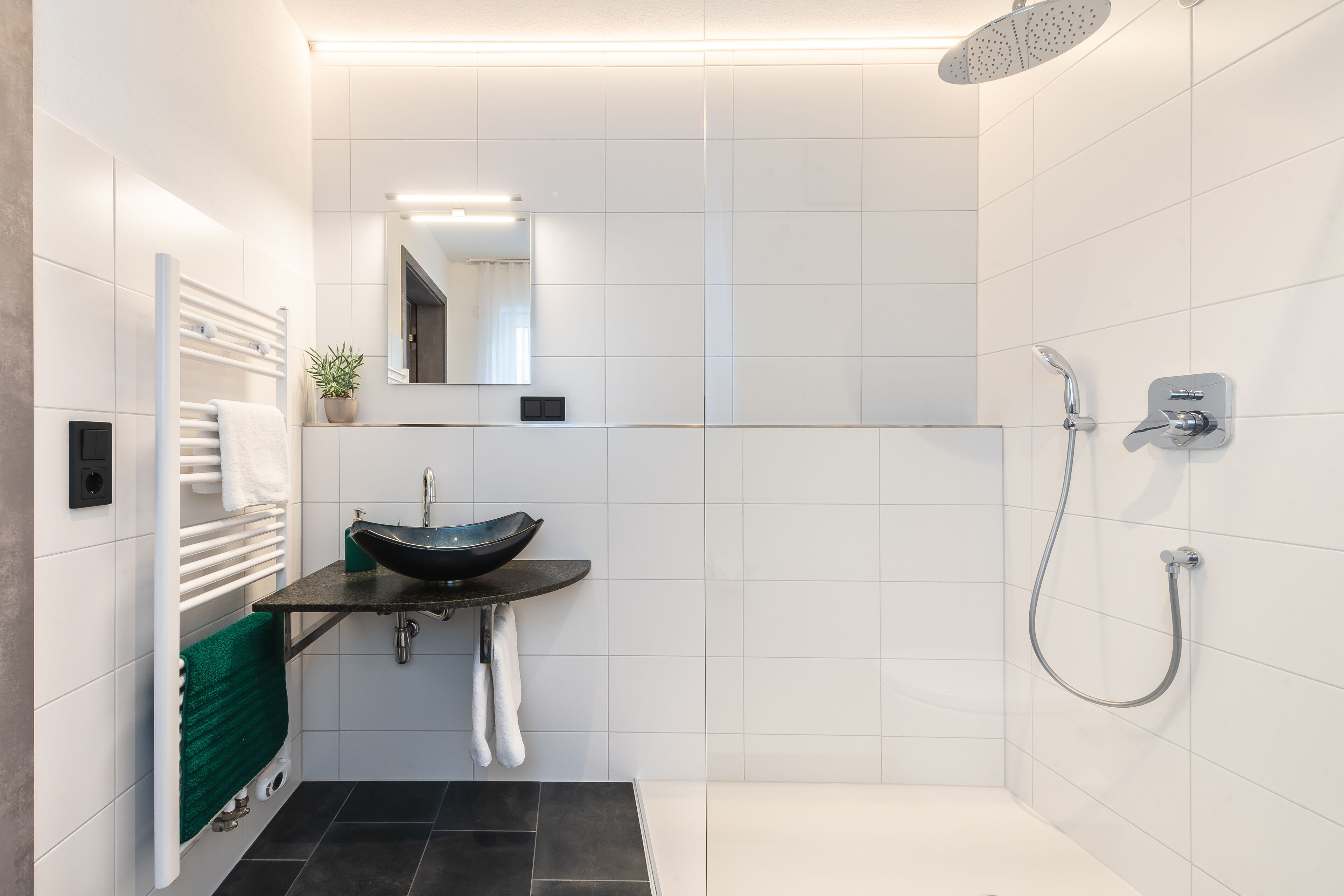 Shower, rainfall showerhead, free toiletries, hair dryer