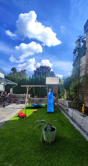 Children's play area - outdoor - Prim Loge (Balgheim)