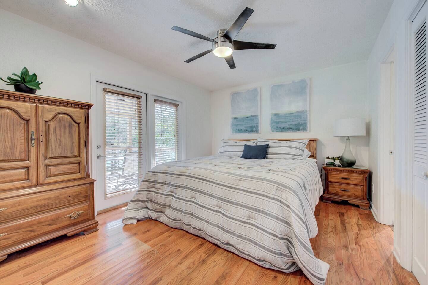 3 chambres, fer et planche à repasser, Wi-Fi, draps fournis