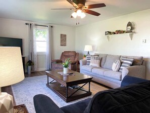 Smart TV, Hulu, streaming services