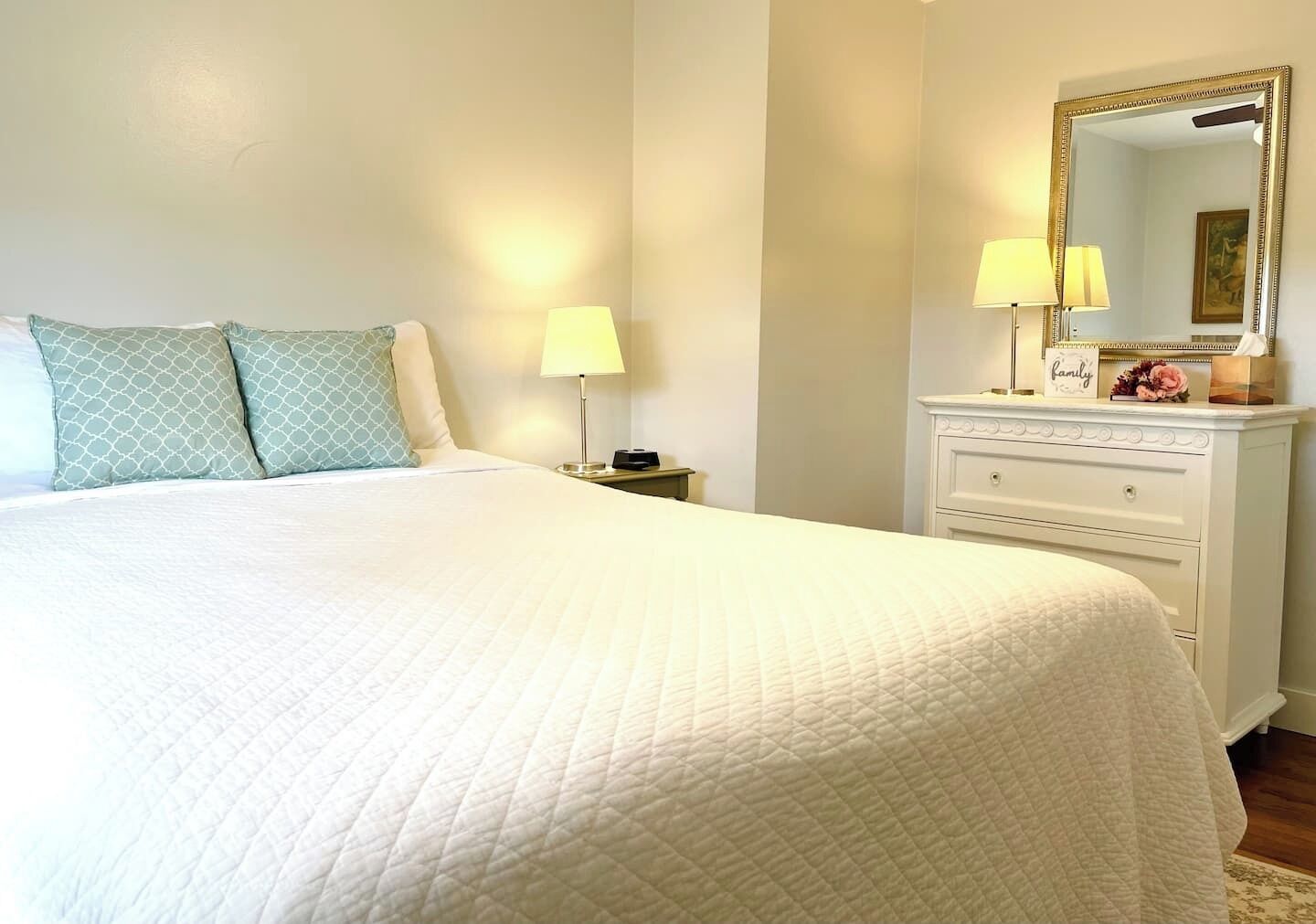 2 室のベッドルーム、アイロン / アイロン台、旅行用ベビーベッド、WiFi (無料)