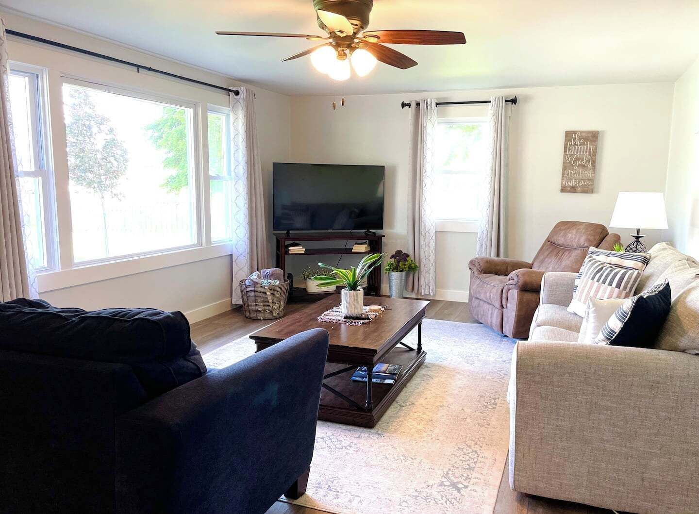 Smart TV, Hulu, streaming services