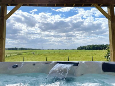 | Hot Tub | Amish Farm Country | Pergola | Deck |