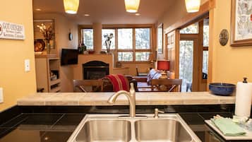 Condo, 1 Bedroom | Private kitchen