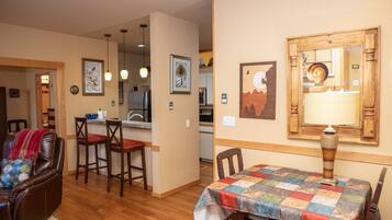 Condo, 1 Bedroom | Dining