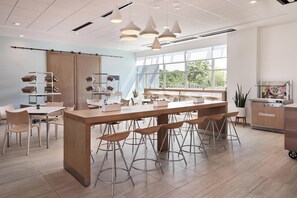 Free daily continental breakfast