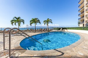 Pool - Sixth floor, oceanfront condo w/assigned parking & incredible beach views (Lahaina)