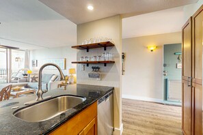 Interior - Sixth floor, oceanfront condo w/assigned parking & incredible beach views (Lahaina)