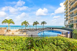 Pool - Sixth floor, oceanfront condo w/assigned parking & incredible beach views (Lahaina)