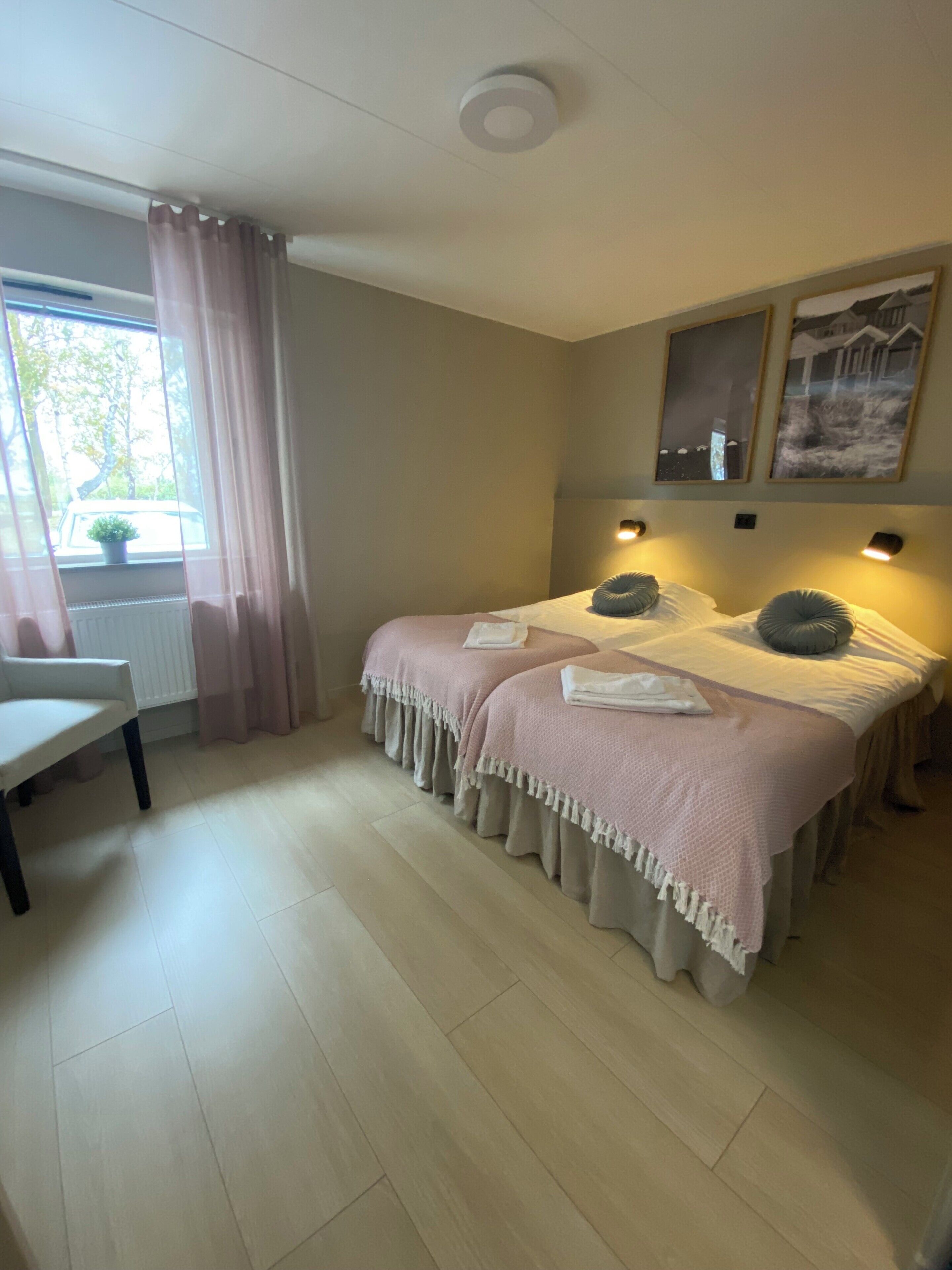 Kahden hengen premium-huone | Työpöytä, ilmainen Wi-Fi, vuodevaatteet