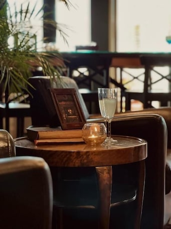 Salón. Höllviksnäs möten mat logi
