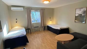 Tripple Room Pets | Desk, free WiFi, bed sheets