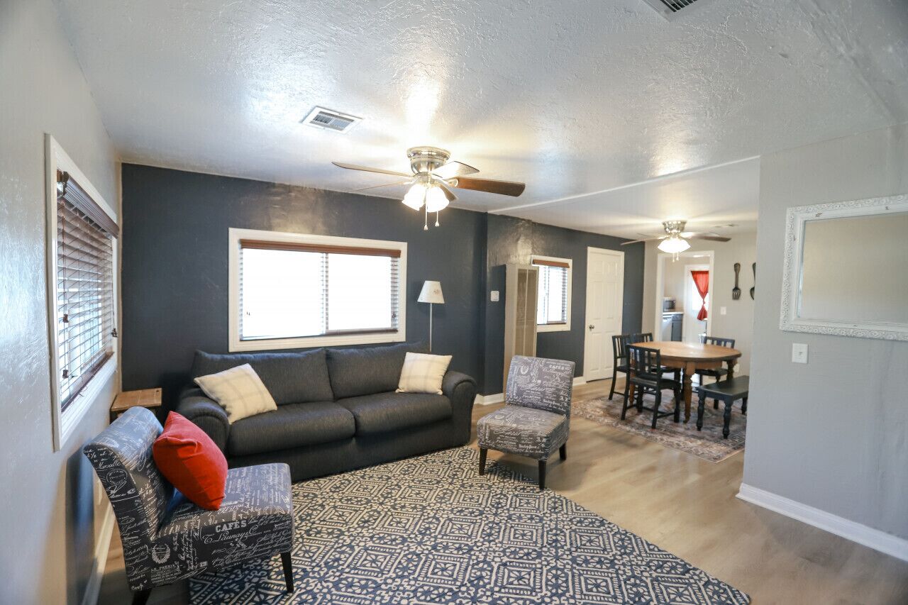 Family Friendly Retreat| 3 King Bed for Kids & Dogs