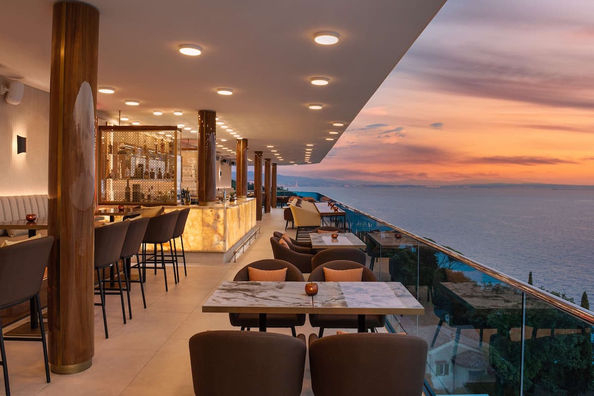 lunch, dinner served; regional cuisine, sea views