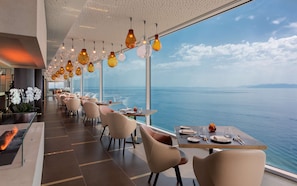 Lunch, dinner served; Regional cuisine, ocean views