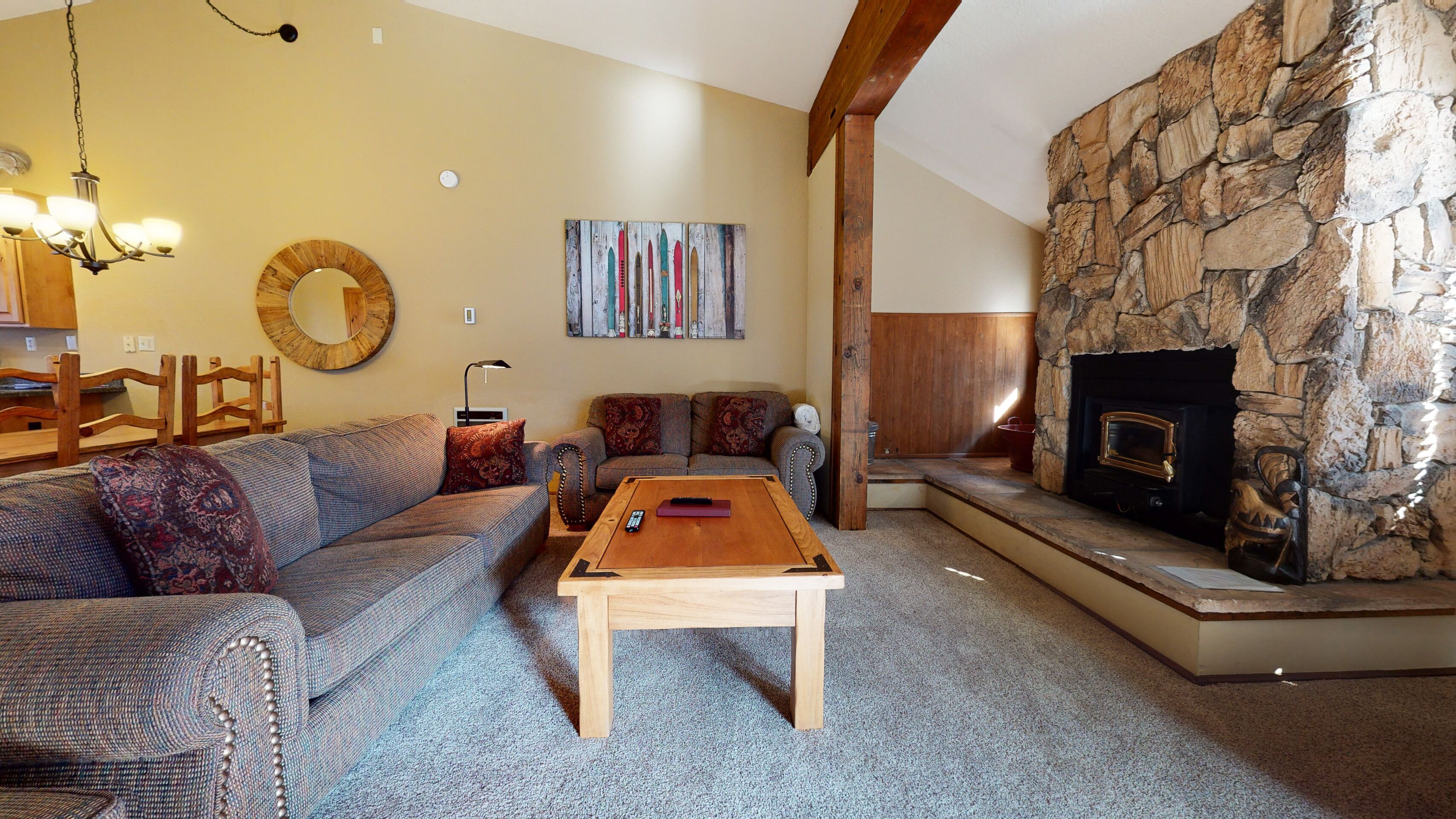 Pet Friendly Updated. Private Washer/Dryer, BBQ. Across From The Village!