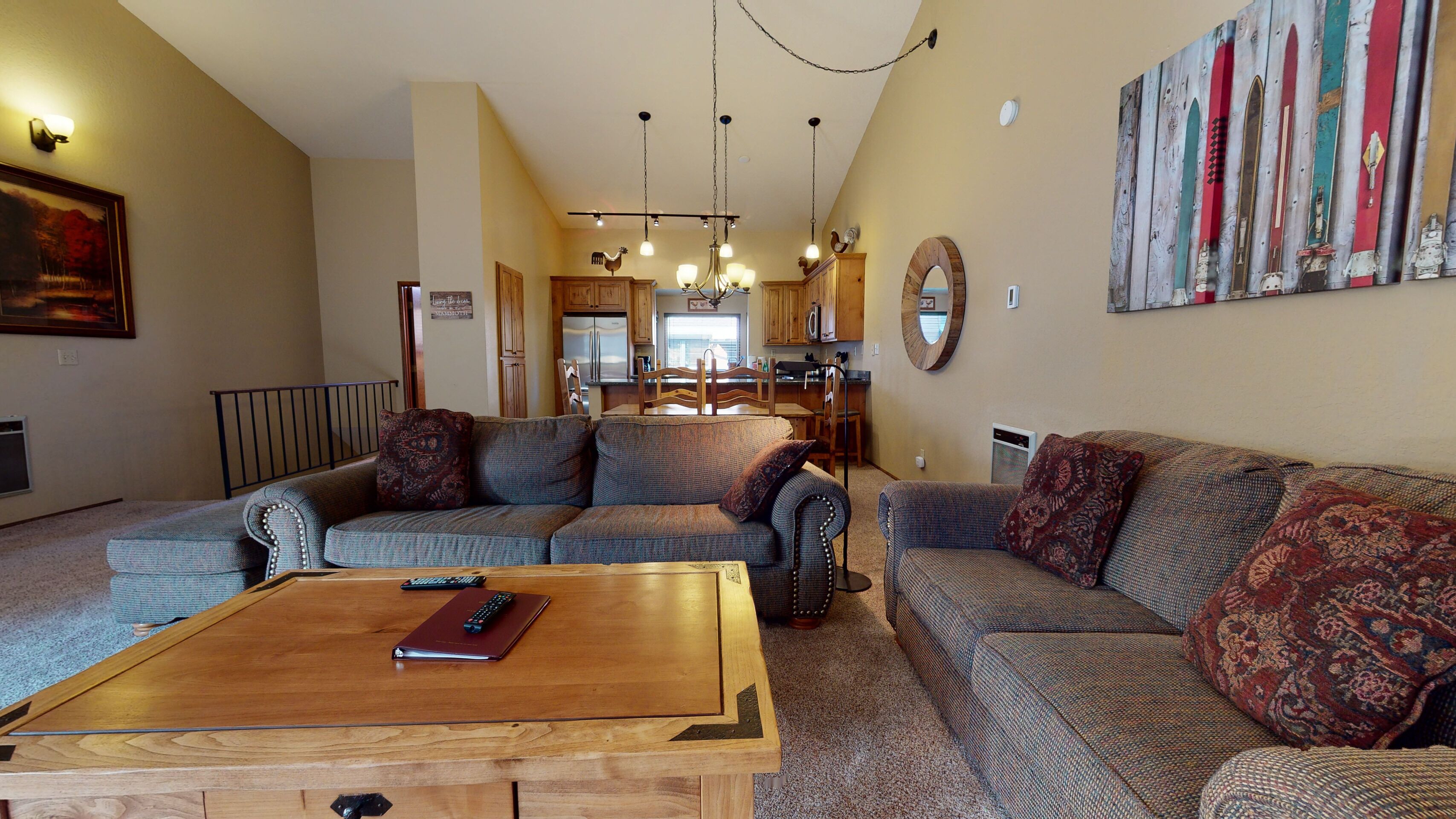 Pet Friendly Updated. Private Washer/Dryer, BBQ. Across From The Village!