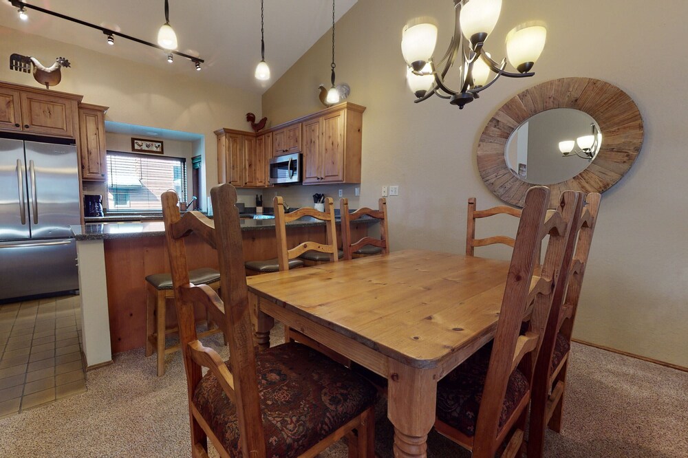 Pet Friendly Updated. Private Washer/Dryer, BBQ. Across From The Village!