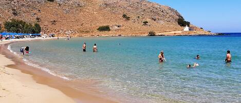 Beach nearby, sun-loungers, beach towels