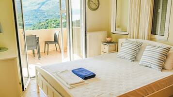 3 bedrooms, in-room safe, iron/ironing board, WiFi