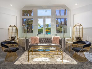 Smart TV, fireplace, foosball - The Icon at Indian Canyons – Waterfall Estate (Palm Springs)
