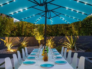 Outdoor dining - The Icon at Indian Canyons – Waterfall Estate (Palm Springs)