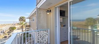 Steps from the Beach, Ocean Views, Dog-Friendly, & Cozy Retreat