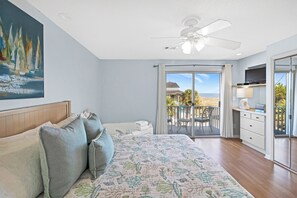 2 bedrooms, iron/ironing board, WiFi, bed sheets - Views of the Ocean + Convenient Location + Pet-friendly (Tybee Island)