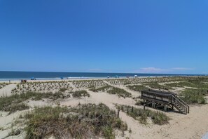 Beach nearby - Family & pet-friendly Tybee Island townhome w/ ocean views & beach access (Tybee Island)