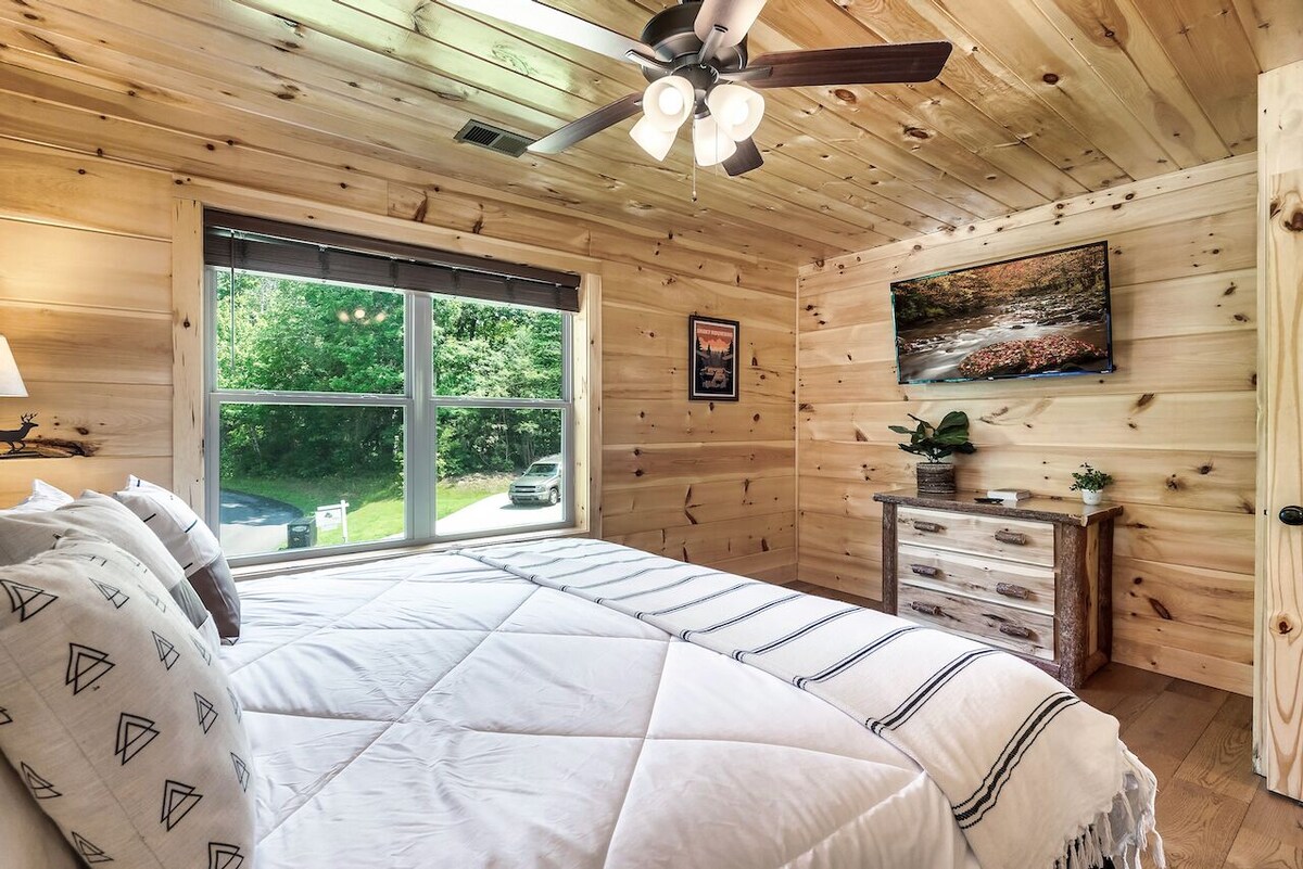 Photo 75 of Luxury 3 King Suites Cabin, Mountain Views, FirePit, HotTub, Games, Pet friendly