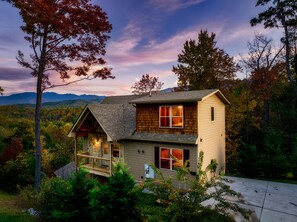 Exterior - Luxury 3 King Suites Cabin, Mountain Views, FirePit, HotTub, Games, Pet friendly (Gatlinburg)