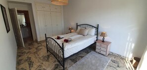 2 bedrooms, iron/ironing board, WiFi, bed sheets