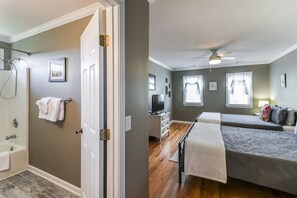 3 bedrooms, iron/ironing board, Internet, bed sheets