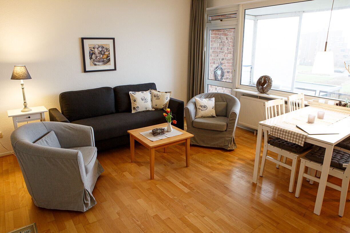 Our cozy Quart awaits you here, with a wide south-facing view of the Halligen