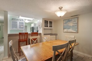 Dining - Ocean One 122- Beachside Condo (Hilton Head Island)