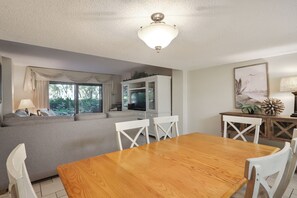 Dining - Ocean One 122- Beachside Condo (Hilton Head Island)