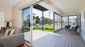 Interior - Yelo - Pet Friendly - 1 Min Walk to Beach (Culburra Beach)