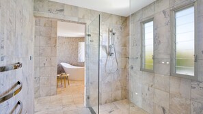 Badewanne, Haartrockner