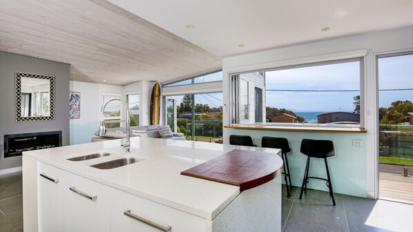 Interior - Yelo - Pet Friendly - 1 Min Walk to Beach (Culburra Beach)