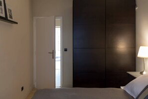 1 habitación, escritorio, tabla de planchar con plancha y wifi 